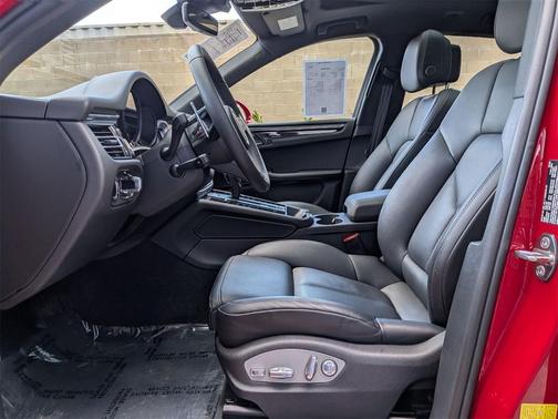 2025 Porsche Macan T