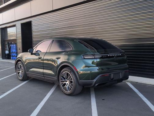 2025 Porsche Macan 
