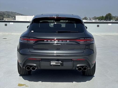 2025 Porsche Macan Base