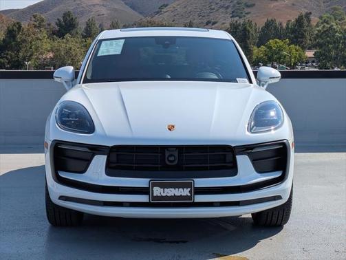 2025 Porsche Macan Base