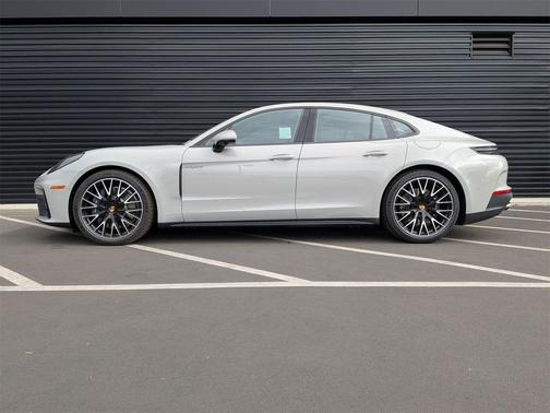 2025 Porsche Panamera 4