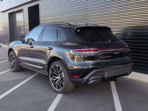 2026 Porsche Macan 
