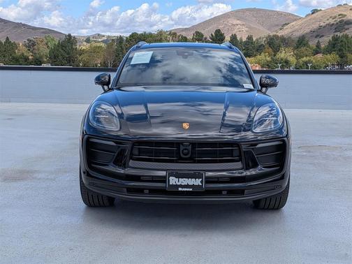 2025 Porsche Macan Base