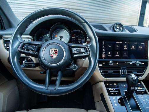 Carrara White Metallic 2023 Porsche Macan Macan