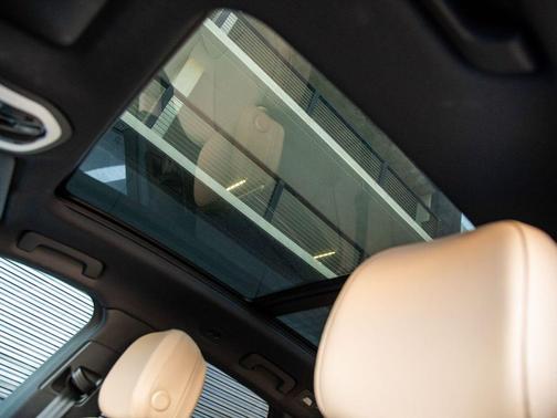 Carrara White Metallic 2023 Porsche Macan Macan