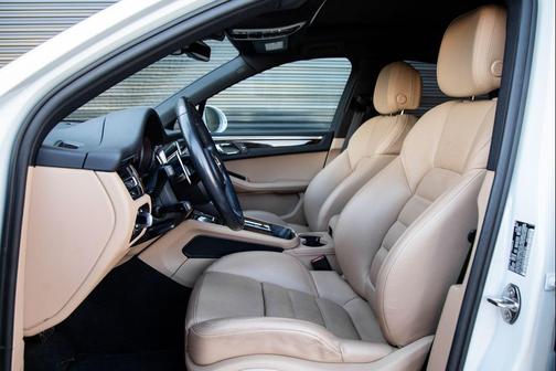 Carrara White Metallic 2023 Porsche Macan Macan