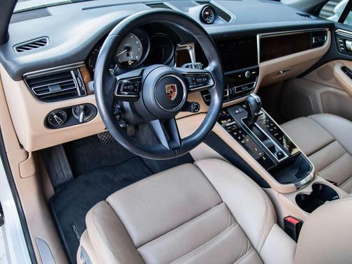 Carrara White Metallic 2023 Porsche Macan Macan