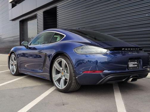 Gentian Blue Metallic 2025 Porsche 718 Cayman