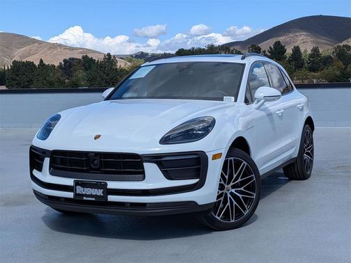 2025 Porsche Macan Base