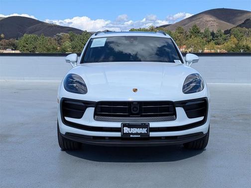 2025 Porsche Macan Base