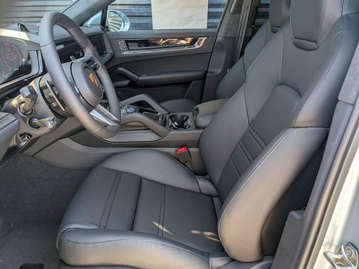 Dolomite Silver Metallic 2026 Porsche Cayenne GTS