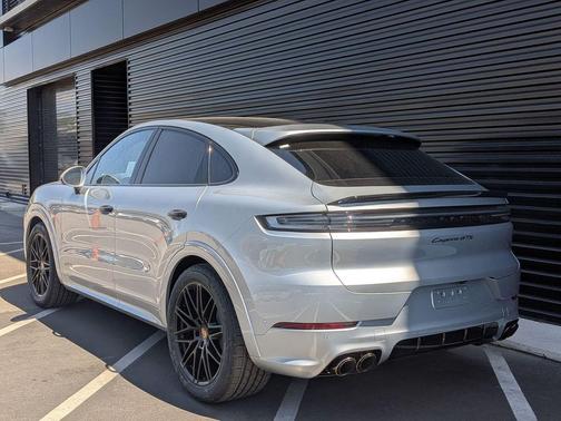 Dolomite Silver Metallic 2026 Porsche Cayenne GTS
