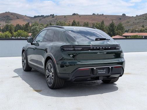 2025 Porsche Macan 4S