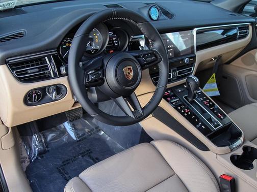 Copper Ruby Metallic 2026 Porsche Macan Macan