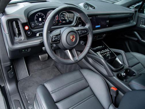 Chromite Black Metallic 2025 Porsche Cayenne GTS