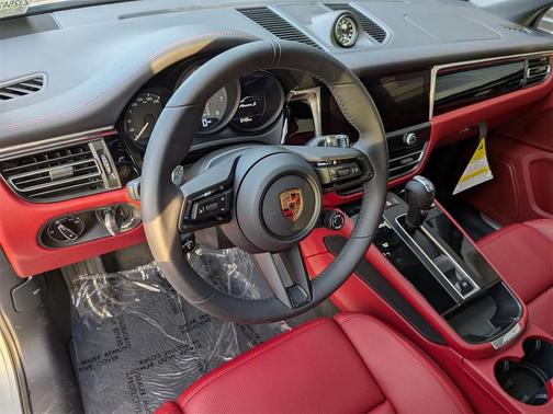 2025 Porsche Macan S