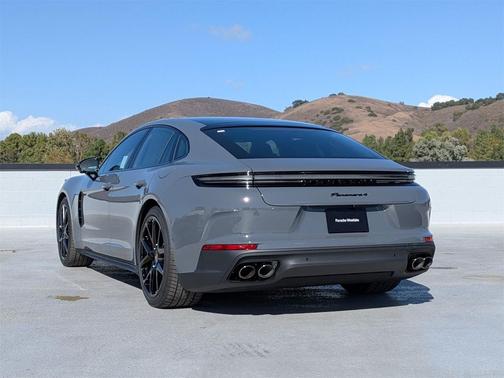 2026 Porsche Panamera 4 E-Hybrid