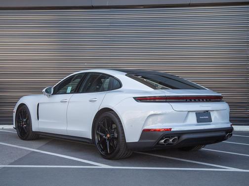 Ice Grey Metallic 2026 Porsche Panamera