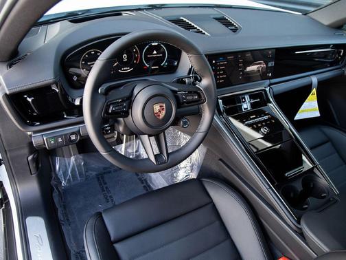 Ice Grey Metallic 2026 Porsche Panamera