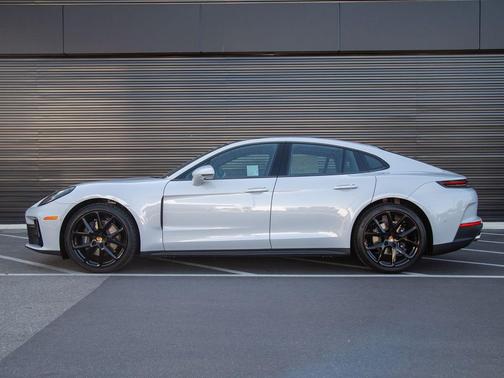 Ice Grey Metallic 2026 Porsche Panamera
