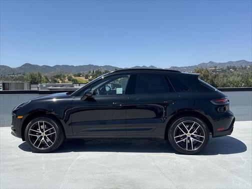 2025 Porsche Macan Base