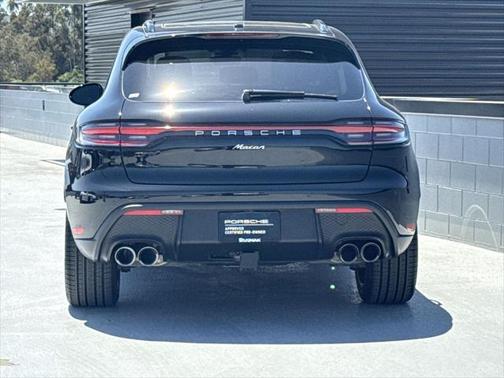 2025 Porsche Macan Base
