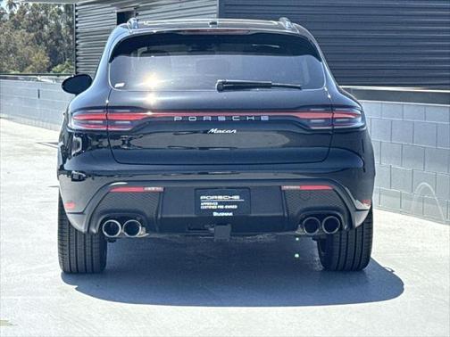 2025 Porsche Macan Base