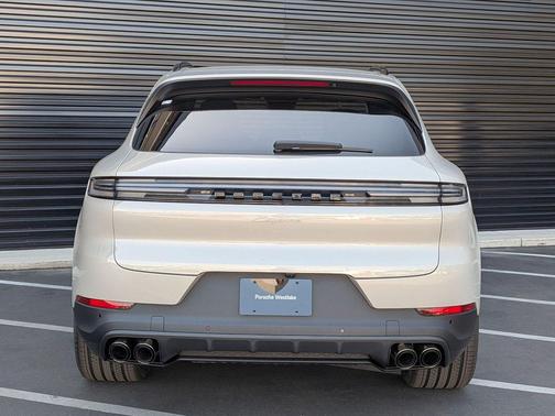 Cashmere Beige Metallic 2026 Porsche Cayenne Cayenne