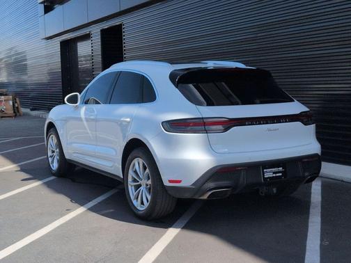 2022 Porsche Macan 