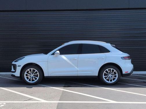 2022 Porsche Macan 