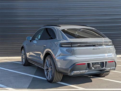 2025 Porsche Macan 4S