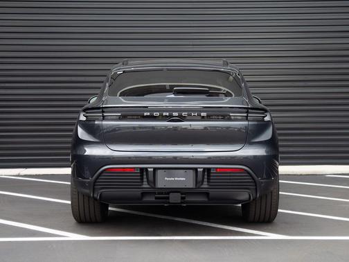 Volcano Grey Metallic 2026 Porsche Macan Macan Electric