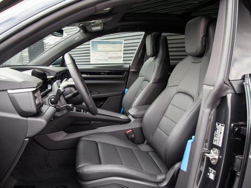 Volcano Grey Metallic 2026 Porsche Macan Macan Electric