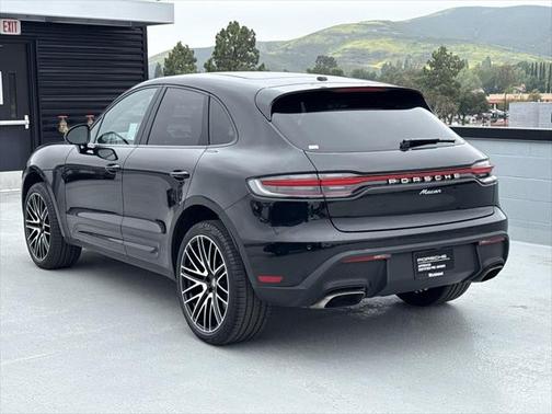 2022 Porsche Macan Base