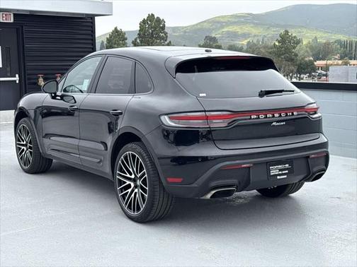 2022 Porsche Macan Base