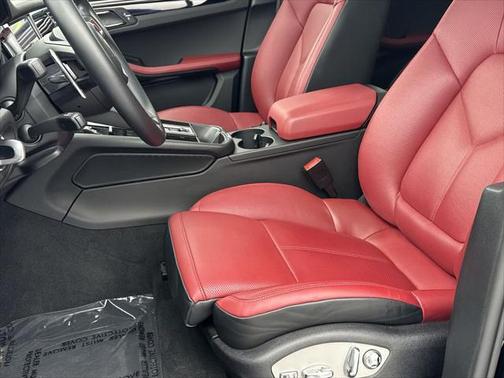 2022 Porsche Macan Base