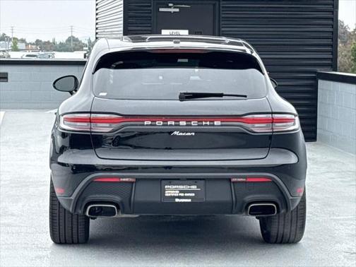2022 Porsche Macan Base
