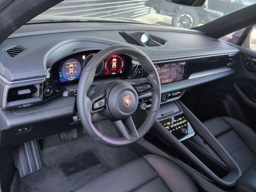 2025 Porsche Macan 4