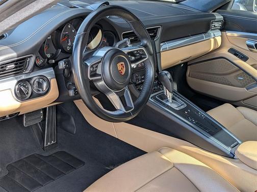 2019 Porsche 911 Carrera