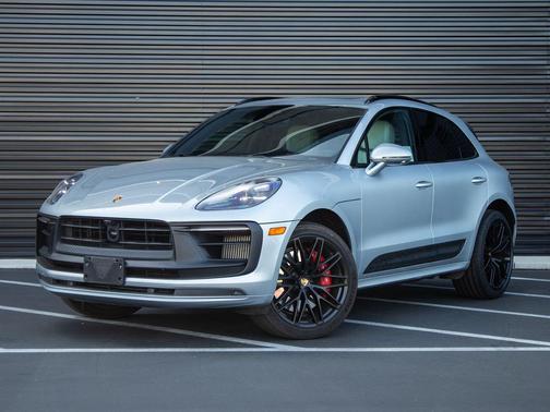 Dolomite Silver Metallic 2023 Porsche Macan Macan GTS