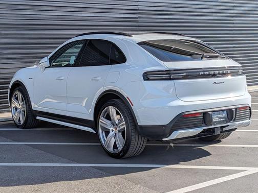 2025 Porsche Macan 4