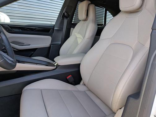 2025 Porsche Macan 4