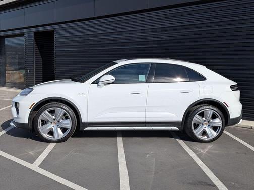 2025 Porsche Macan 4