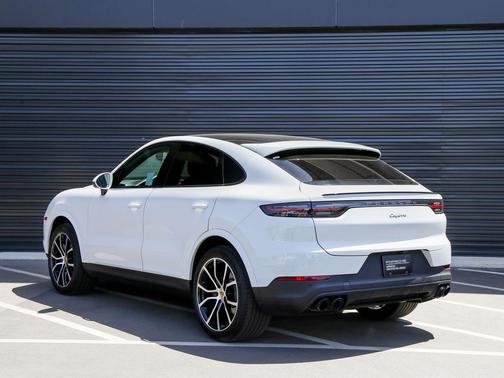 White 2022 Porsche Cayenne Platinum Edition