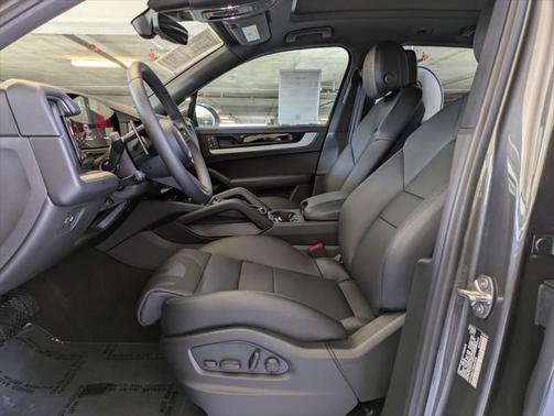 2025 Porsche Cayenne Base