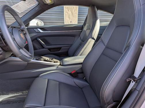 2025 Porsche 911 Carrera