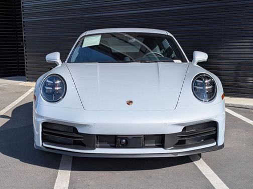 2025 Porsche 911 Carrera