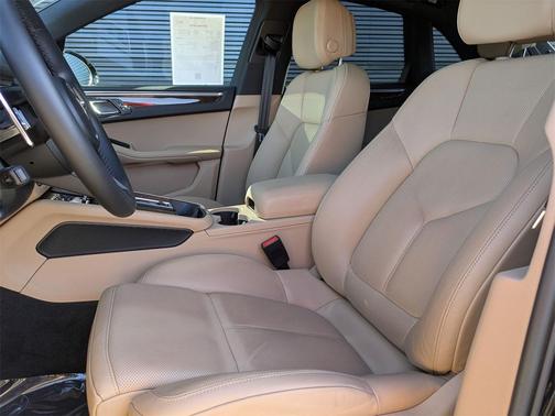 2023 Porsche Macan T