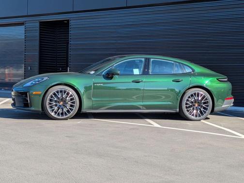 2026 Porsche Panamera 4