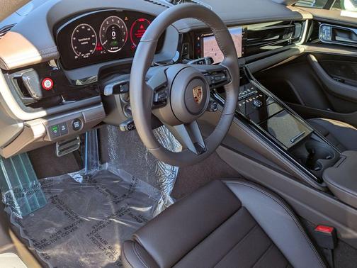 2026 Porsche Panamera 4